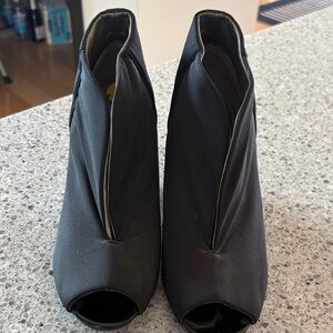 Bandolino Elegant Black Ankle Booties